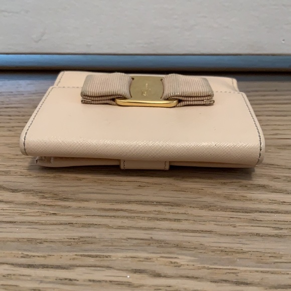Salvatore Ferragamo Cream Wallet with Gold Buckle - Picture 4 of 15